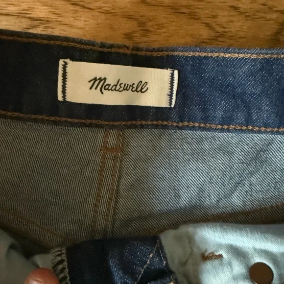 Madewell Women’s Relaxed Bootcut Jeans 29T. Mid wash excellent condition